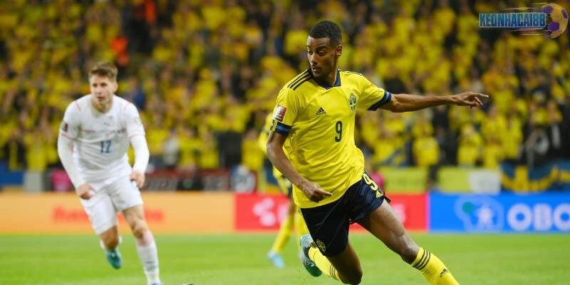 Alexander Isak được ví như “Zlatan Ibrahimovic mới” của bóng đá Thụy Điển