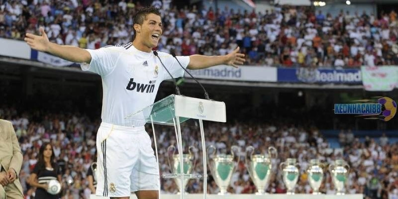 Cristiano Ronaldo được mua về hè 2009 và trở thành cầu thủ vĩ đại nhất lịch sử Real Madrid