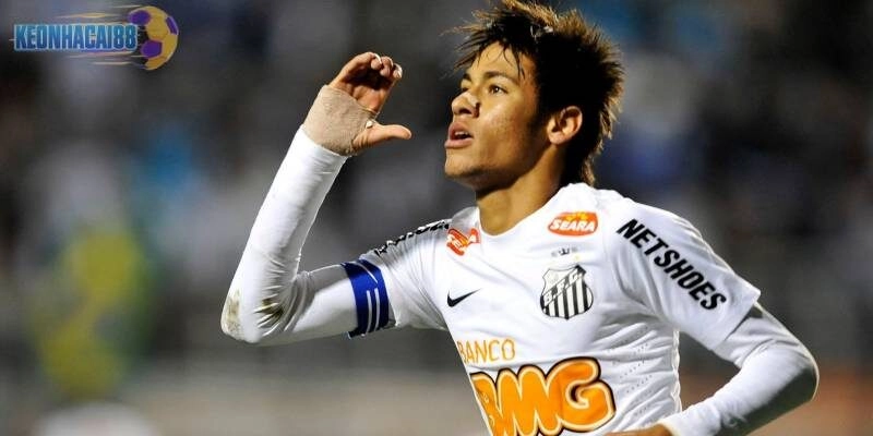 Neymar ngạo nghễ khi còn trẻ trong màu áo Santos 
